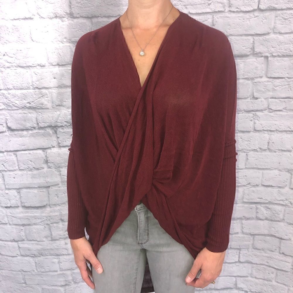 Anthropologie silence + noise drape front hi low sweater Burgundy color sz S
